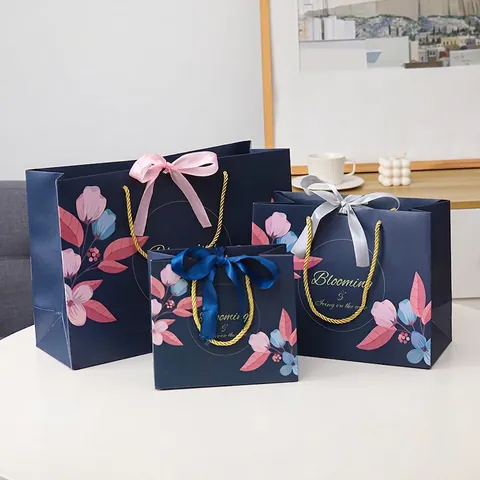 Elegant Floral Print Gift Handbags White Cardboard With Satin Ribbon Bow Gold Rope Handles For Wedding Party Valentine Day