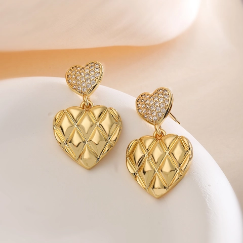 Boucles d'Oreilles Pendantes en Cœur en Cuivre Plaqué Or 18K Minimalistes pour Femmes Boucles d'Oreilles à Motifs Matelassés et Strass Bijoux de Mode