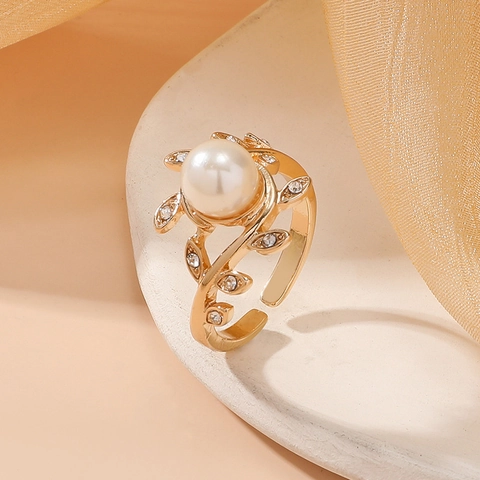 Anello in Lega Placcato Oro a Forma di Foglia per Donna Elegante Anello Aperto Regolabile con Perle Artificiali e Strass