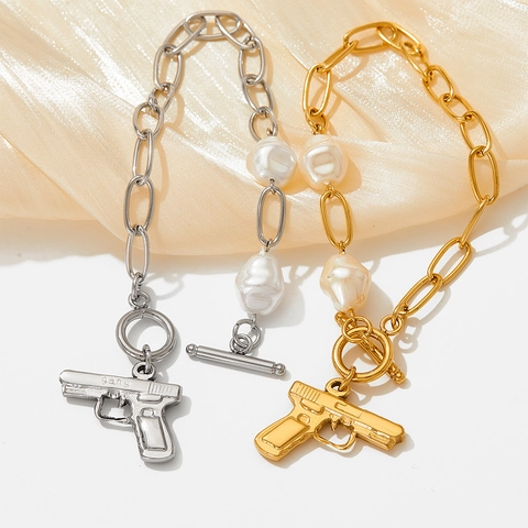 Bracciale In Acciaio Inossidabile Con Perla Artificial Barocca E Ciondolo Pistola Gioielli Di Moda Chiusura OT Per Donna