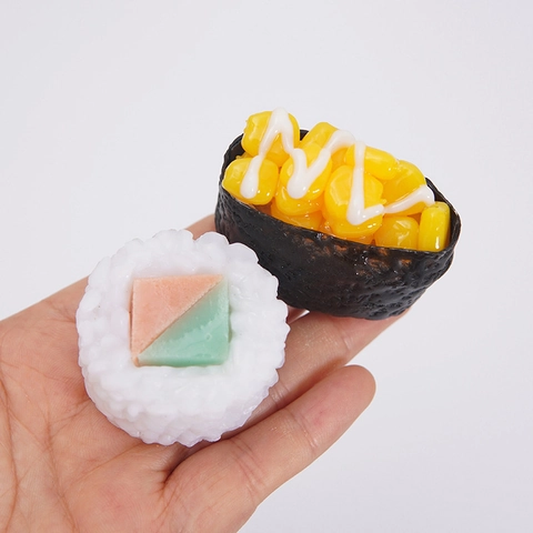Simulation Sushi Schlüsselanhänger PVC Realistisches Lebensmittelmodell Taschenanhänger Miniatur Japanische Küche Neuheit Schlüsselring