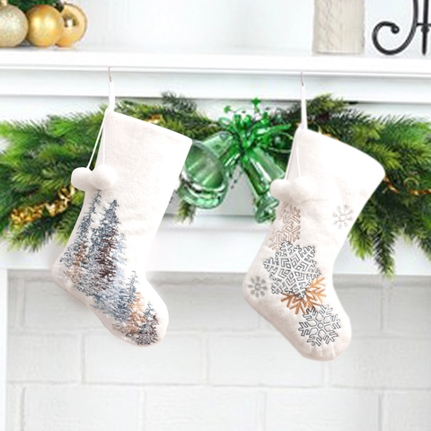 Calze Di Natale Bianche Peluche Pelliccia Sintetica Ricamato Fiocco Di Neve Albero Foresta Pompon Decorazioni Regalo