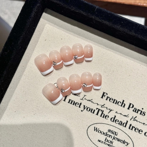 Faux Ongles Press On Style Français Dégradé Rose Nude Avec Strass Forme Carrée Élégante Pour Femmes