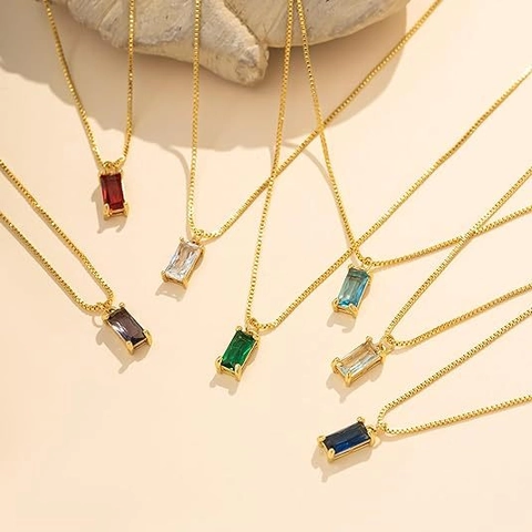 Collier Pendentif Pierre de Naissance Rectangulaire en Cuivre Plaqué Or 18K pour Femmes Zirconia Bijoux de Mode Minimaliste Cadeau