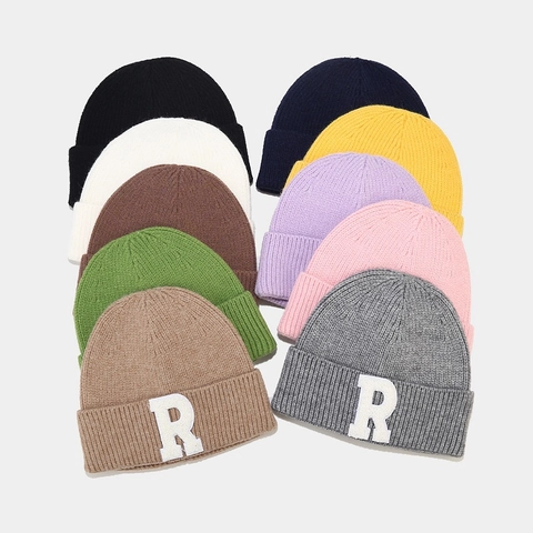 Bonnet En Tricot Avec Écusson Lettre R Acrylique Maille Côtelée Bonnet D'hiver Pour Hommes Femmes