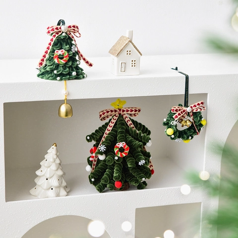 Mini Albero Di Natale Corona Ornamenti Da Scrivania Peluche Ciniglia Stile Fatto A Mano Con Base In Legno Fiocchi Campanelli Künstliche Perle