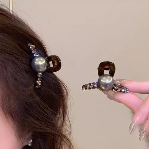 Small Hair Claw Clip With Faux Artificial Pearl And Rhinestones Vintage Resin Hairpin Accessory For Women Elegant Hair Styling
