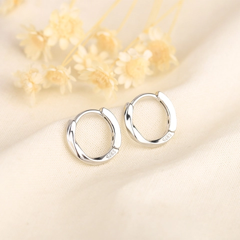 Pendientes de Aro con Torsión de Cinta de Moebius Estilo Coreano para Mujer Pendientes de Aro Geométricos Minimalistas Color Plata