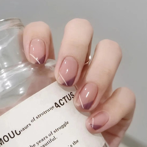 Elegante French Tip Press On Nails Einfaches Lila Geometrisches Dreieck Design Künstliche Falsche Nägel Für Sommer