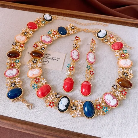 Set Gioielli Vintage Stile Palazzo Francese Lega Resina Cammeo Gemma Colorata Collana Orecchini Con Silver Earring Post