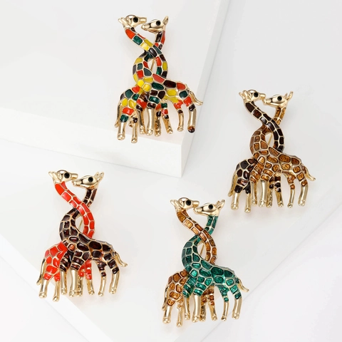 Cute Double Giraffe Brooch Alloy Enamel Animal Lapel Pin Fashion Gold Plated Jewelry Accessories For Women Suits