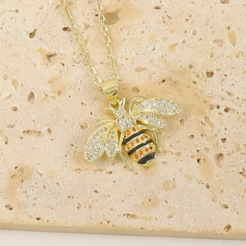 Collana con Pendente ad Ape in Rame Moda Zirconia Micro Intarsiata Forma di Animale Placcato Oro Gioielli per Donna Regalo