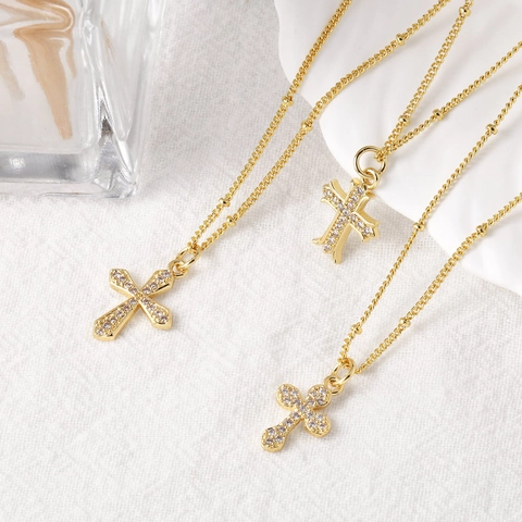 Lussuosa Collana Con Ciondolo a Croce in Rame Placcato Oro 18K Con Zirconia per Donna Elegante Stile Religioso Raffinata Catena da Clavicola Gioielli Regalo