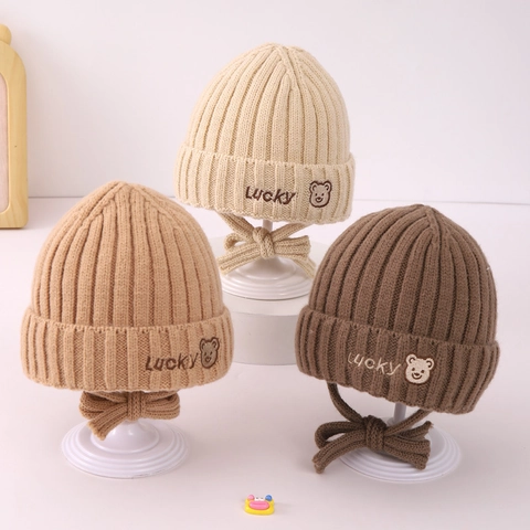 Bonnet En Tricot Chaud Pour Enfants Avec Protection Des Oreilles Broderie Ours Motif Lucky Acrylique Coupe Vent Extérieur