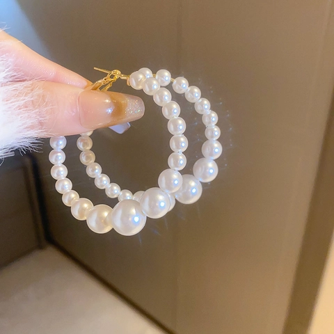 Orecchini A Cerchio Grandi Con Imitazione Di Perla Artificial Graduata E Perno In Argento Lega Geometrica Stile Esagerato Per Donna