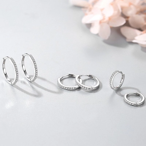 Boucles d'Oreilles Créoles en Argent Sterling 925 pour Femmes Strass Étincelants Géométriques Rondes Huggie Bijoux Minimalistes
