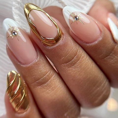 Luxus Mandel Aufpressnägel Gold Stern Relief Strass Französische Spitze Nude Pink Elegante Künstliche Falsche Nägel