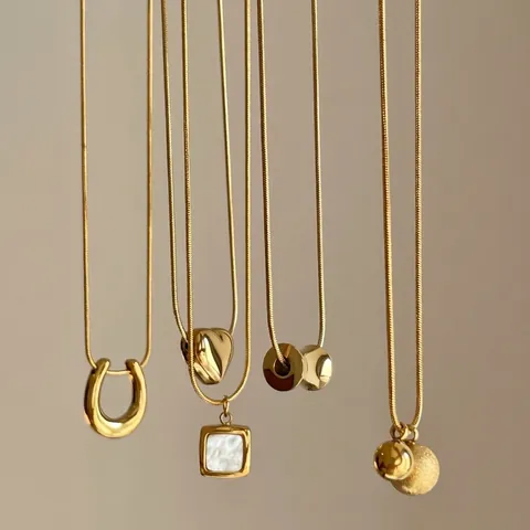 Minimalistische Titanium Stalen Goudvergulde Slangenketting Dames Elegante Franse Retro Stijl Hart Schelp Hanger