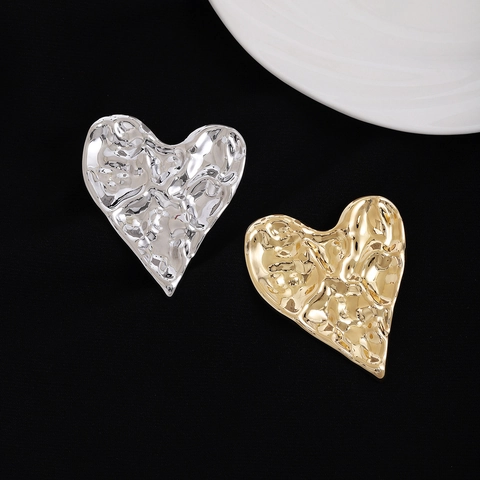 Spilla Cuore Pieghettata Irregolare Lega Texture Martellata Vintage Metallo Moda Corsage Pin Gioielli Statement