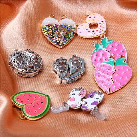 Aleación Esmalte Succión Magnética DIY Joyería Dijes Colgantes Corazón Fresa Sandía Gato Sol Luna Multi Idioma Piedra De Proyección Para Niños