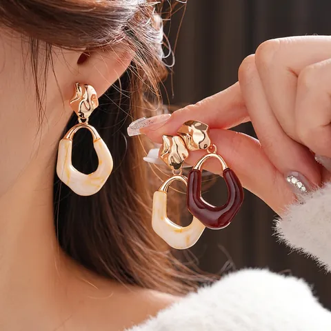 Vintage Geometric Oval Resin Dangle Earrings For Women With Hammered Gold Alloy And 925 Sterling Silver Earring Post