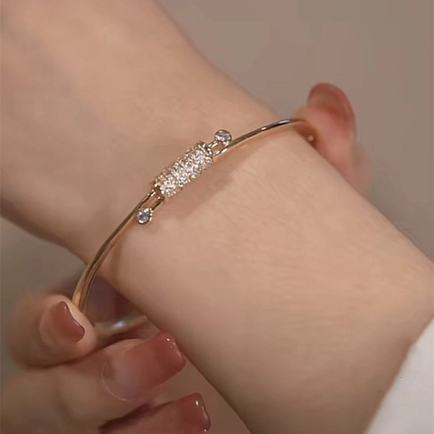 Vintage Copper Micro Paved Rhinestone Knot Bangle Bracelet For Women Light Luxury Elegant Geometric Jewelry Finger Gift