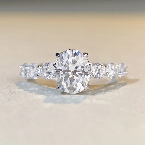 Lussuoso Anello in Argento Sterling 925 con Moissanite Ovale per Donna Taglio a Uovo di Piccione da 2 Carati Matrimonio Gioielli Eleganti