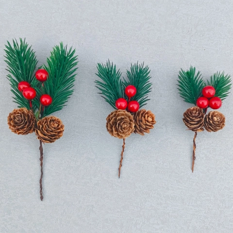 Künstliche Weihnachts Kiefernnadeln Picks Rote Beeren Natürliche Kiefernzapfen Urlaubsdekoration DIY Kranz Zubehör