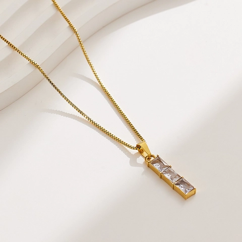 Vintage Vergoldete Edelstahl Halskette Mit Vertikalem Anhänger Aus Rechteckigen Zirkonia Elegante Boxkette Für Damen