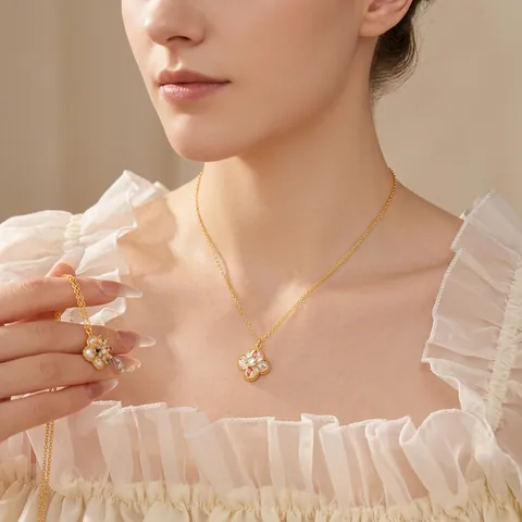 Collier Pendentif Fleur Avec Cuivre Zircon Et Nacre Forme Trèfle Bijoux De Luxe Élégants Pour Femmes