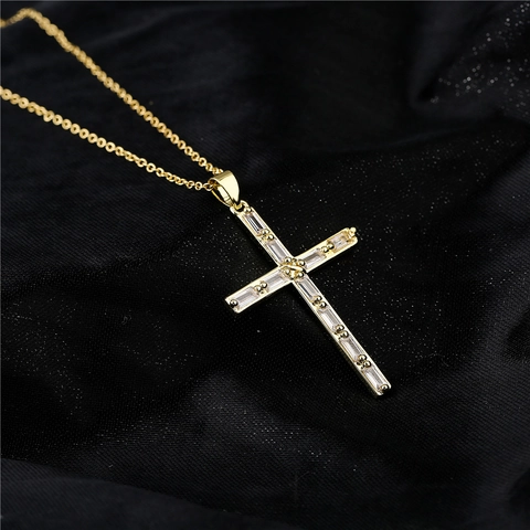 Collier Pendentif Croix Cuivre Plaqué Or 18K Zircon Coupe Baguette Bijoux Style Hip Hop Religieux Pour Femmes