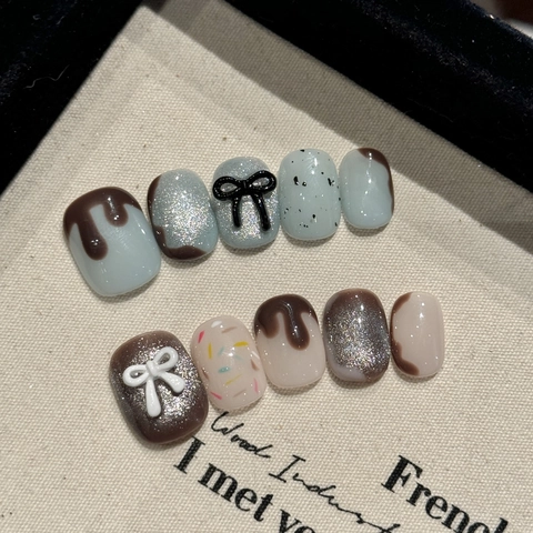 Faux Ongles Faits À La Main Thème Chocolat Noeud 3D Style Français Brillant Paillettes Manucure