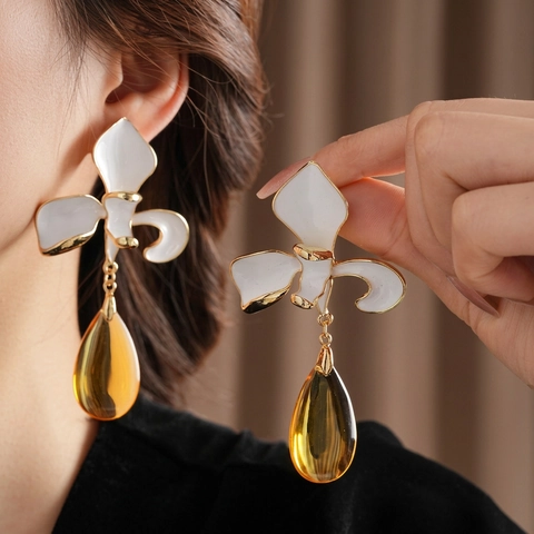 Orecchini Pendenti Fiore Vintage Lusso Smalto Bianco Floreale Pendente Goccia Acqua Vetro Ambra Con Perno In Argento