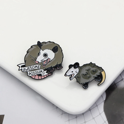 Opossum Emaille Brosche Pin Zinklegierung Cartoon Tier Awesome Possum Lustige Schreiende Reversnadeln Schmuck Für Rucksack Hut Kleidung