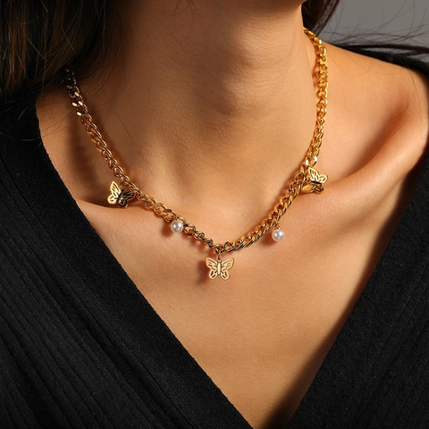 Collana con Ciondolo a Farfalla in Acciaio al Titanio Con Perle Artificiali Catena Grossa Street Style Oro Argento Gioielli