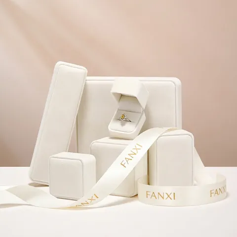 Luxury Velvet Jewelry Gift Box For Proposal Wedding Anniversary Minimalist Flip Top Storage Case Ring Earring Necklace Bracelet