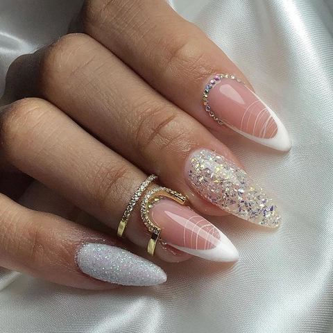 Faux Ongles Style Français Lignes Minimalistes Blanches Strass Paillettes Forme Amande Longs Ongles Pour Femmes