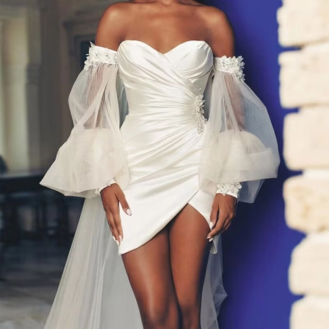 Kurzes Hochzeitskleid Trägerlos Gekräuselter Satin Mesh Puffärmel Spitze Applikationen Lange Schleppe Cocktailparty