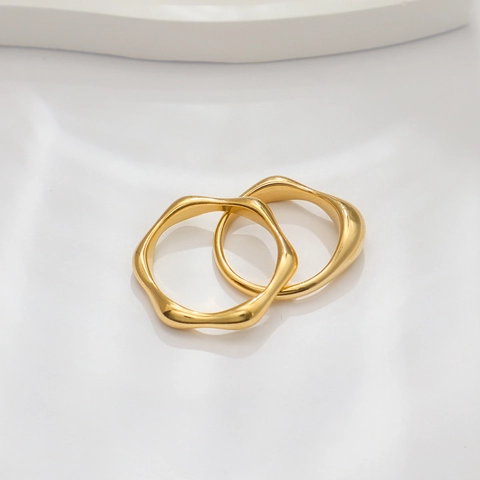 Anillo De Ola Minimalista Irregular Para Mujer Chapado En Oro De 18K Acero Inoxidable Pulido Diseño Geométrico