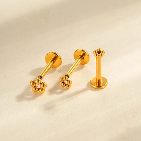 G23 Titanium Labret Stud Platte Achterkant Kraakbeen Oorbel Lichaamspiercing Sieraden Bloem Kraal Cluster Geometrisch Minimalistisch