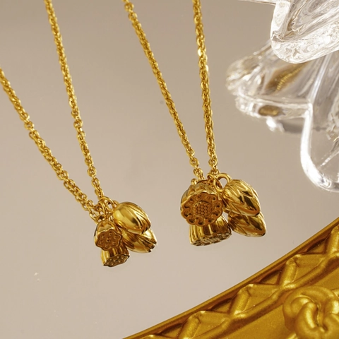 Collana con Ciondolo a Capsula di Loto in Acciaio Inossidabile per Donna Catena a Bocciolo Placcata Oro Gioielli di Moda
