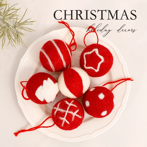 Boules De Noël Rouge Blanc Feutre De Laine Décoratives Flocon De Neige Coeur Motifs Cordon De Suspension Décoration Fête