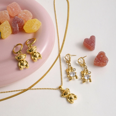 Set di Collana e Orecchini con Pendente a Forma di Orsetto in Acciaio Inossidabile per Donna Placcato Oro con Strass