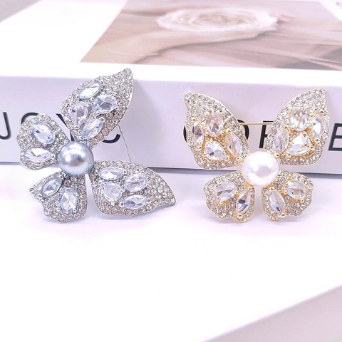 Spilla A Farfalla In Lega Con Perla Artificial E Strass Luccicanti Accessorio Per Abbigliamento Di Lusso Regalo Per Donna