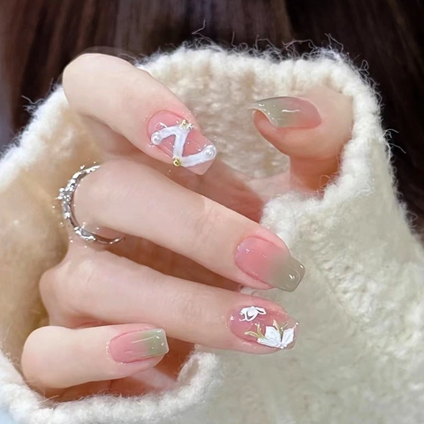 Green Gradient Press On Nails Short Square Artificial False Nails With Flower Artificial Pearl Decoration Sweet Spring Style Women
