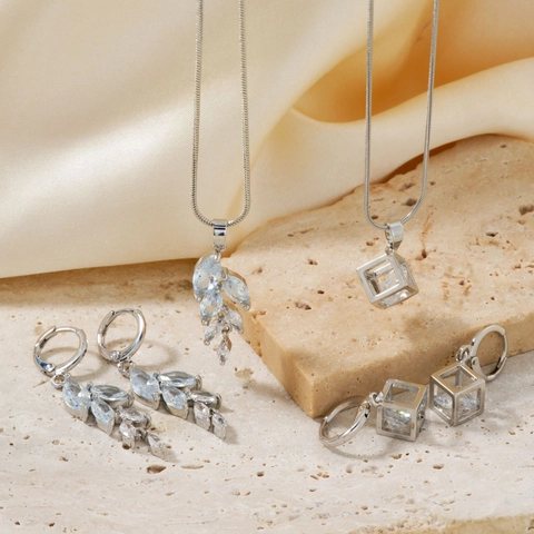 Luxury Alloy Rhinestone Jewelry Set For Women Geometric Cube Leaf Pendant Necklace Stud Earrings Two Piece Set Silver Tone
