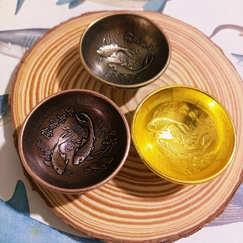 Mini Decorative Gold Bowl Alloy Double Fish Embossed Traditional Chinese Style Prosperity Feng Shui Home Office Ornament Gift