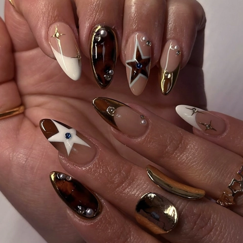 Unghie Finte A Mandorla Motivo Tartarugato Stelle Decorazione Con Künstliche Perle E Strass Stile Francese Per Donna