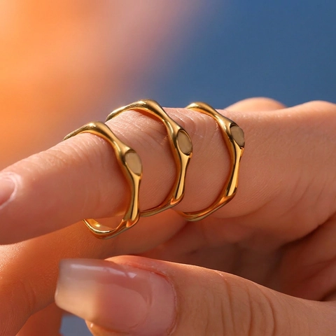 Rose Quartz Ring Irregular Wavy 18K Gold Plated Stainless Steel Minimalist Faceted Gemstone Jewelry For Women Elegant Chic