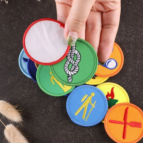 Toppe Ricamate Tonde Tema Outdoor Camping Scout Toppe Termoadesive Per Vestiti Giacche Zaini Decorazione DIY